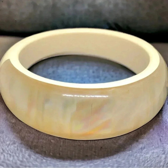 Vintage Marbled Pearlescent Lucite Acrylic Plastic Bangle Bracelet - Picture 1 of 4